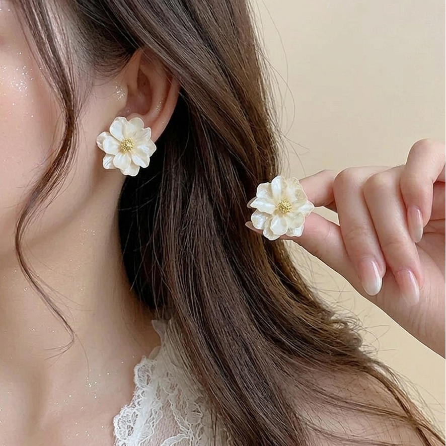 White Flower Earrings | ELIN