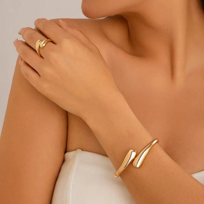Elegant Hinged Bangle Bracelet | ZOLANI