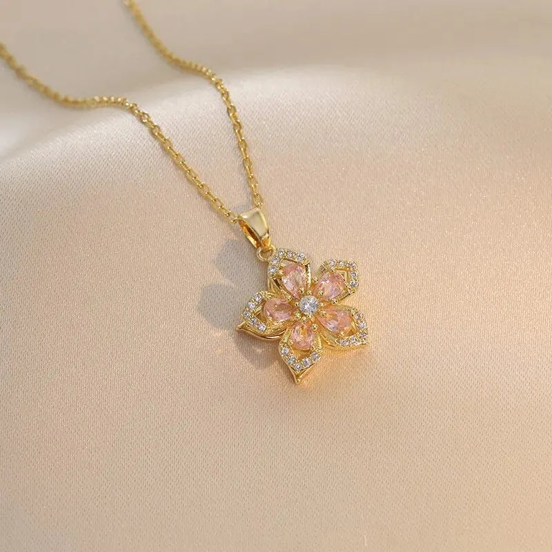 Spin Flower Necklace | LUCA