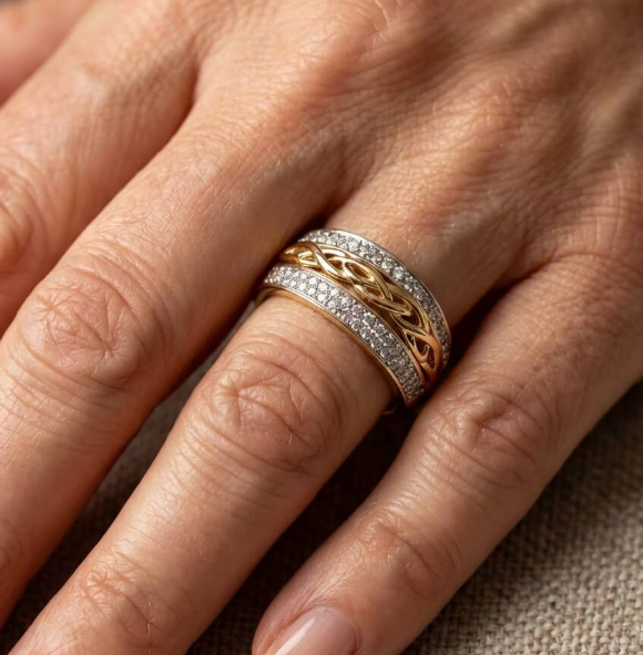 Vintage Style Ring | HULA