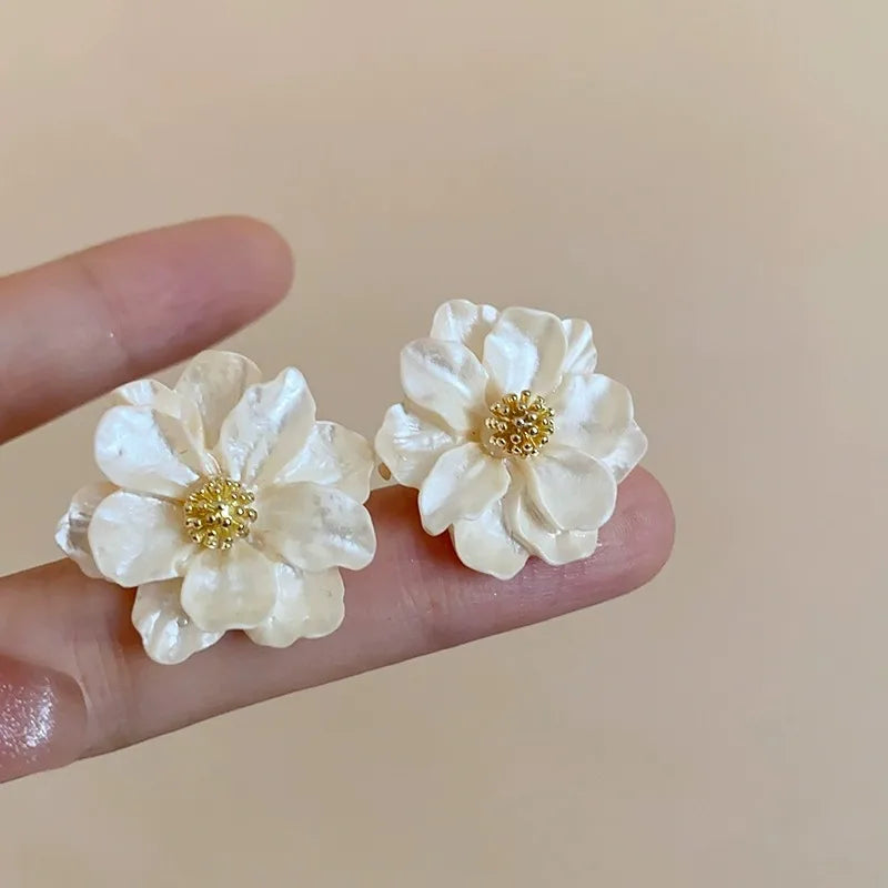 White Flower Earrings | ELIN