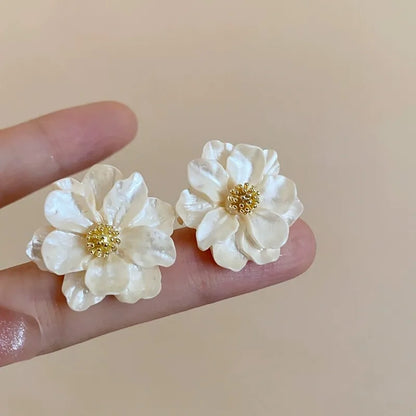 White Flower Earrings | ELIN